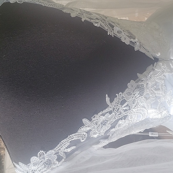 Wedding Dress - Picture 10 of 11